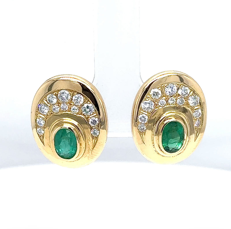 Handgefertigte Ohrstecker in 18 Karat Gelbgold mit feinen Smaragden & Brillanten