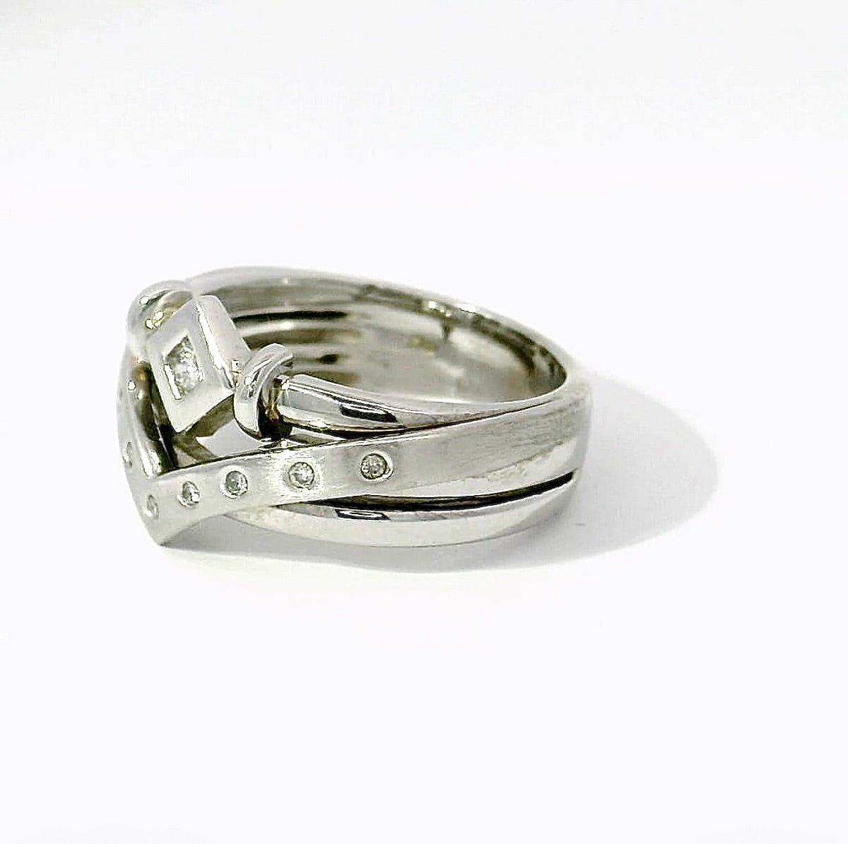 Ausgefallener Ring in 14 Karat Weißgold mit Brillanten
