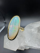 Eleganter Ring in 14 Karat (585) Gelbgold mit großem Opal
