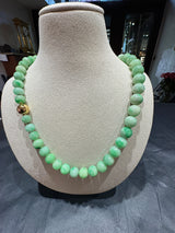 Hochwertige Jade-Kette mit 18 Karat Kugelschloss