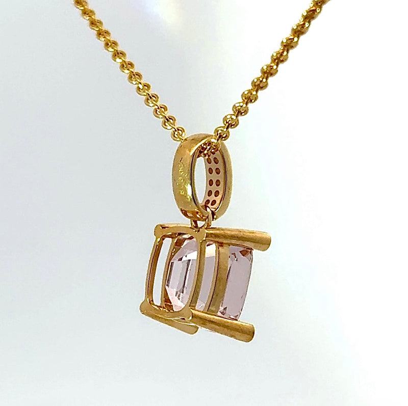 Steinbetonter Anhänger in 14 Karat Gelbgold mit rosa Kunzit & Brillanten