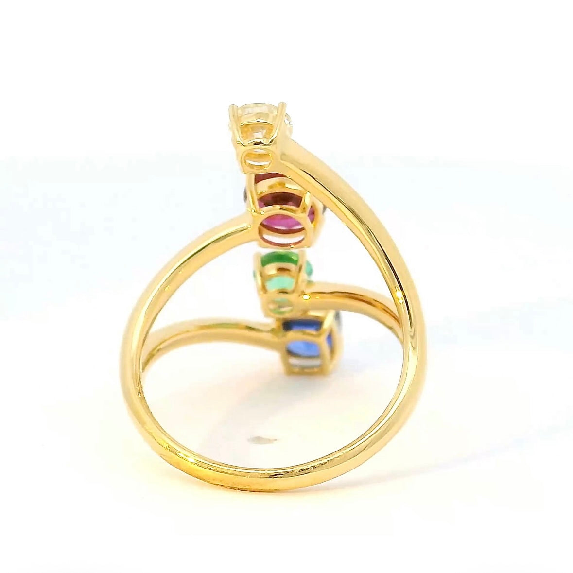 Aufregender Ring in 18 Karat Gelbgold mit Smaragd, Rubin, Saphir und Brillant