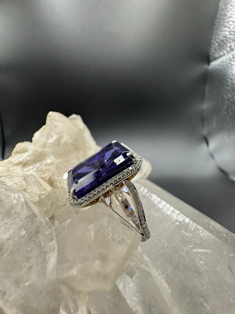 Edler Tansanit Ring in 18 Karat Weißgold mit feinen Brillanten
