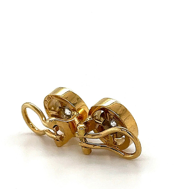 Handgefertigte Ohrringe in 18 Karat Gold mit hochfeinen Brillanten je 0.45 Karat