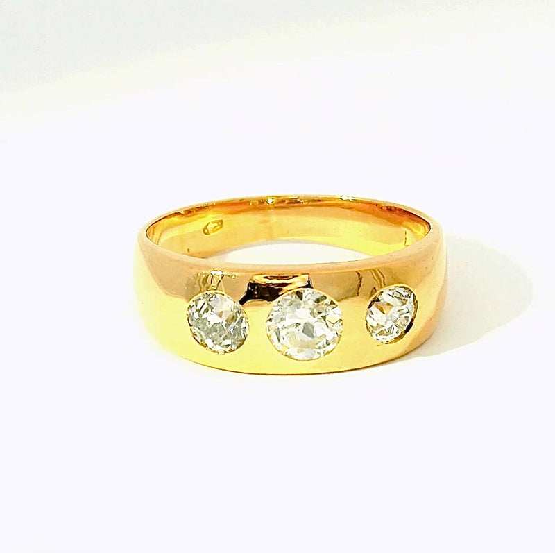 Zeitloser Vintage-Ring in 14 Karat Gelbgold mit drei Altschliff-Diamanten