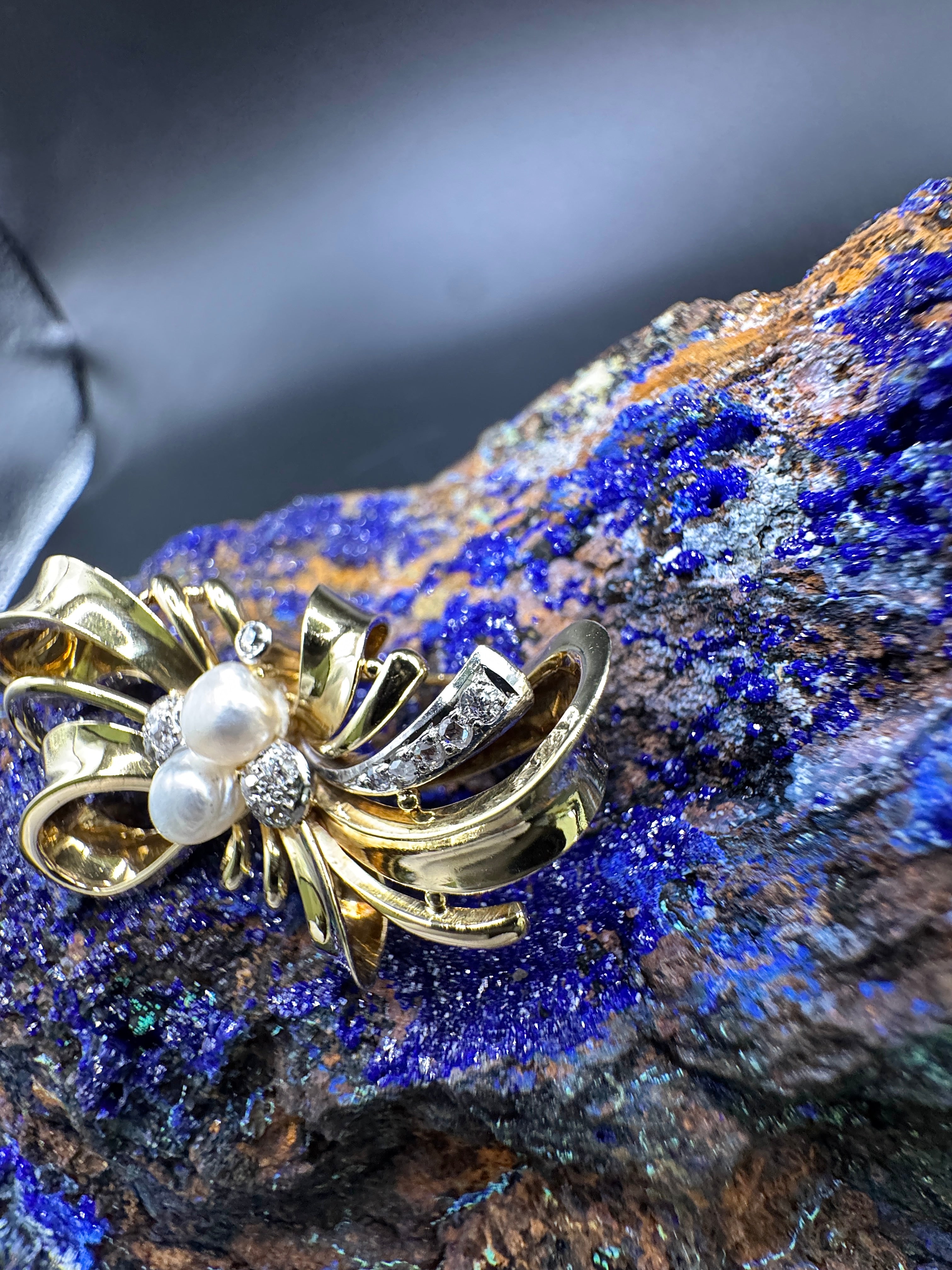 Vintage Brooch in 14 Karat Yellow Gold with Diamonds and Pearls