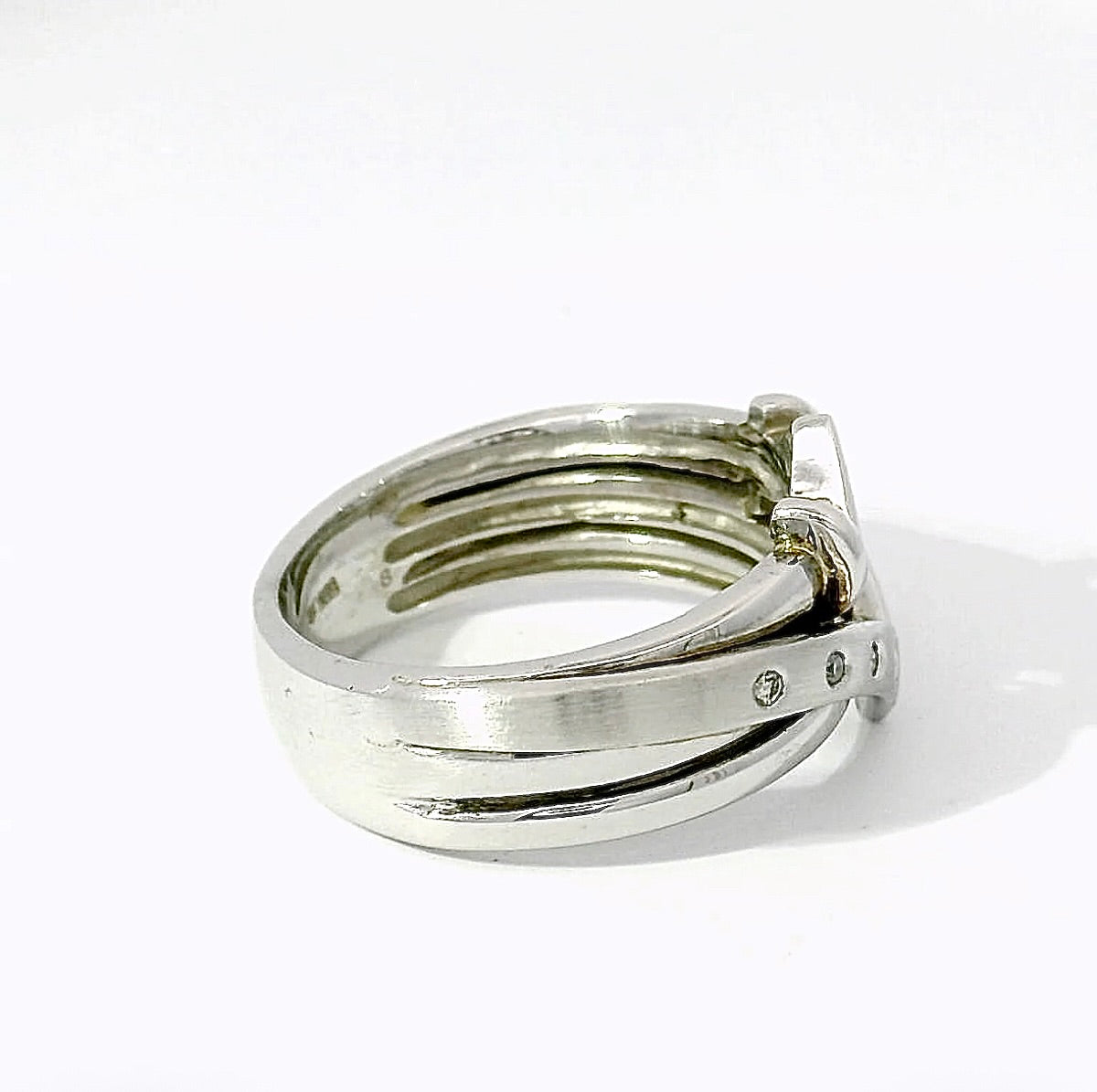 Ausgefallener Ring in 14 Karat Weißgold mit Brillanten