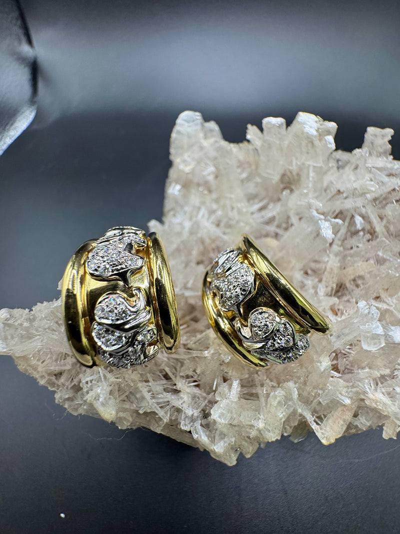 Handgefertigte Halbkreolen in 18 Karat Gelb- & Weißgold mit feinen Brillanten