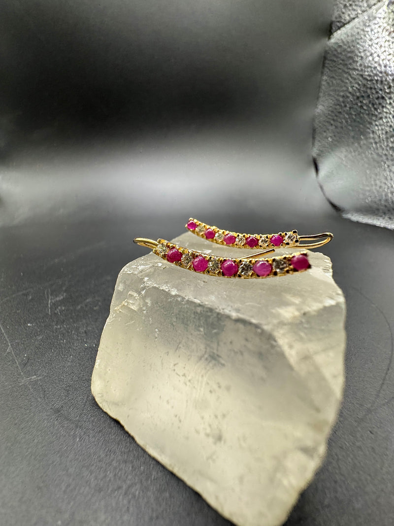 Elegante Hängeohrringe in 18 Karat Gelbgold mit Brillanten & Rubinen