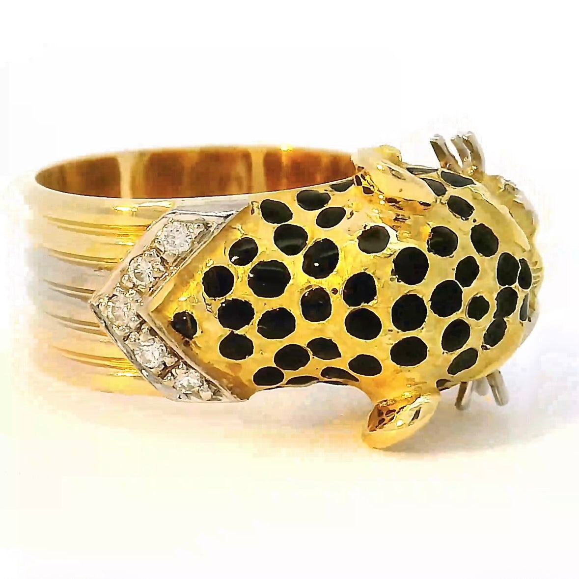 Leuchtender tricolor Ring in 18 Karat Gold mit Rubinen und Brillanten