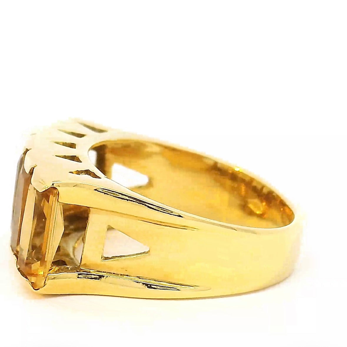 Leuchtender Ring in 18 Karat Gelbgold mit feinen Citrinen