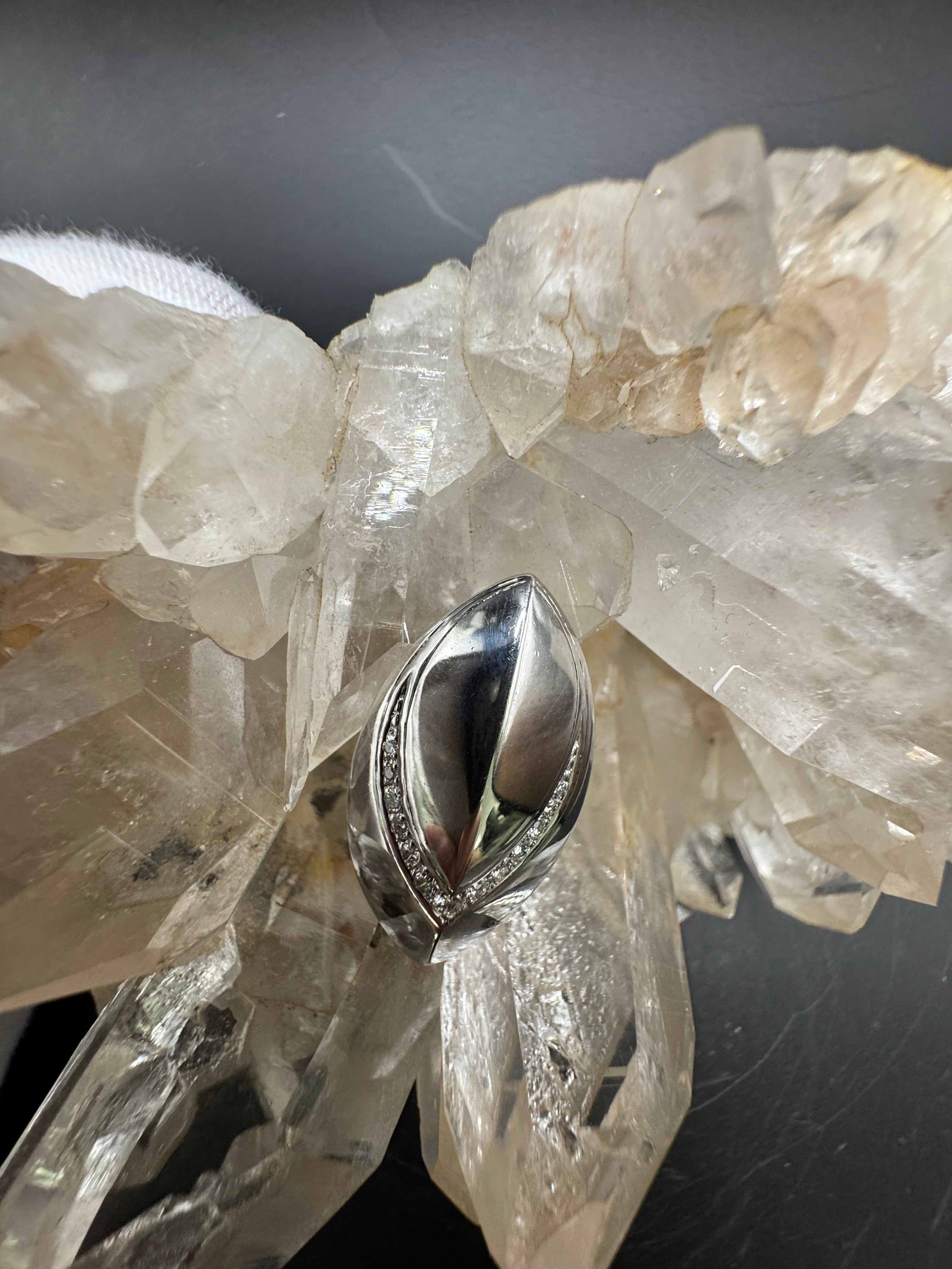 Elegante 18k witgouden hanger met briljant geslepen diamanten