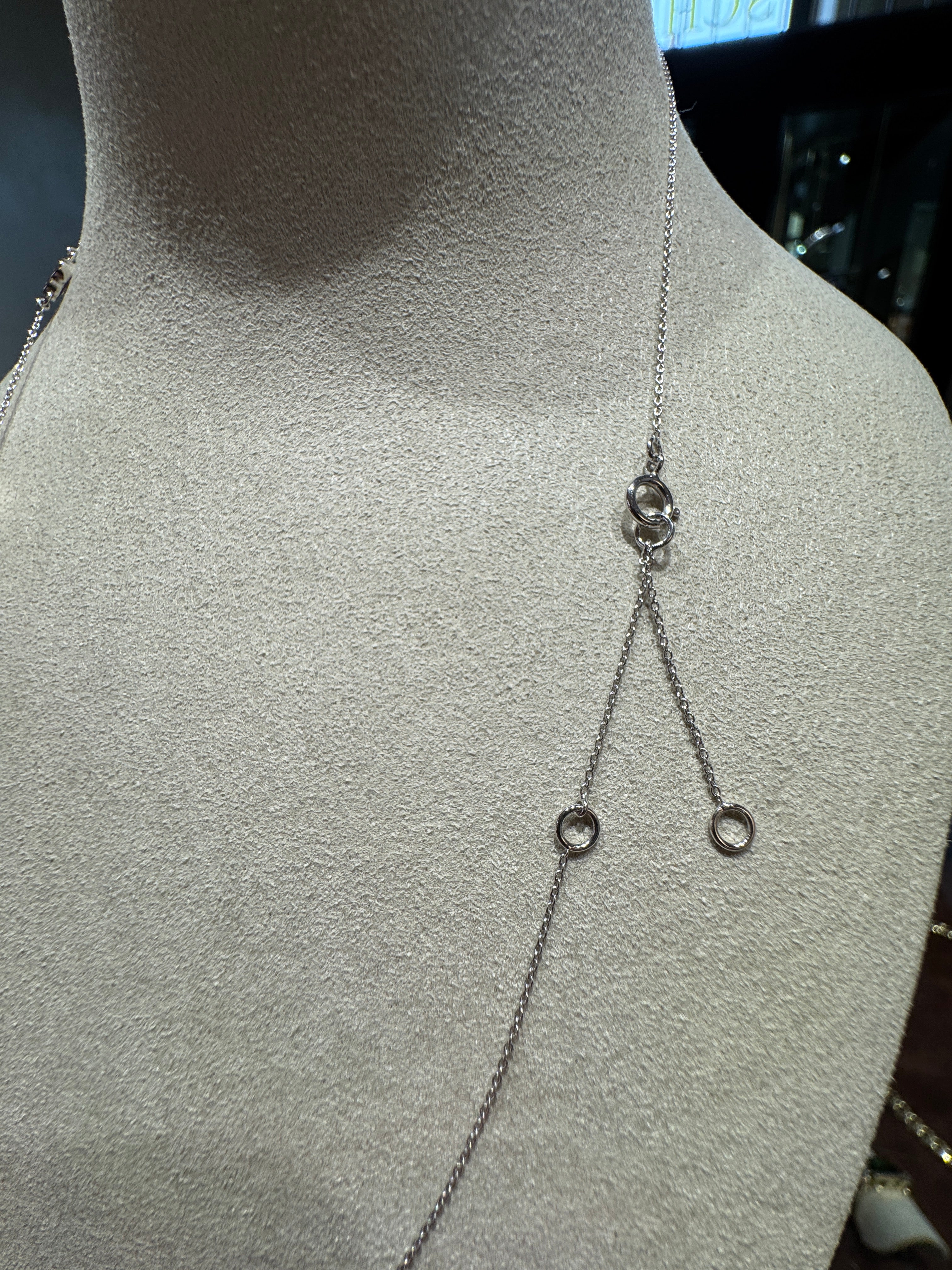 Modern necklace in 18 carat white gold with fine brilliant-cut diamonds