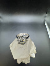 Edler Entourage-Ring in 18 Karat Weißgold mit feinen Brillanten