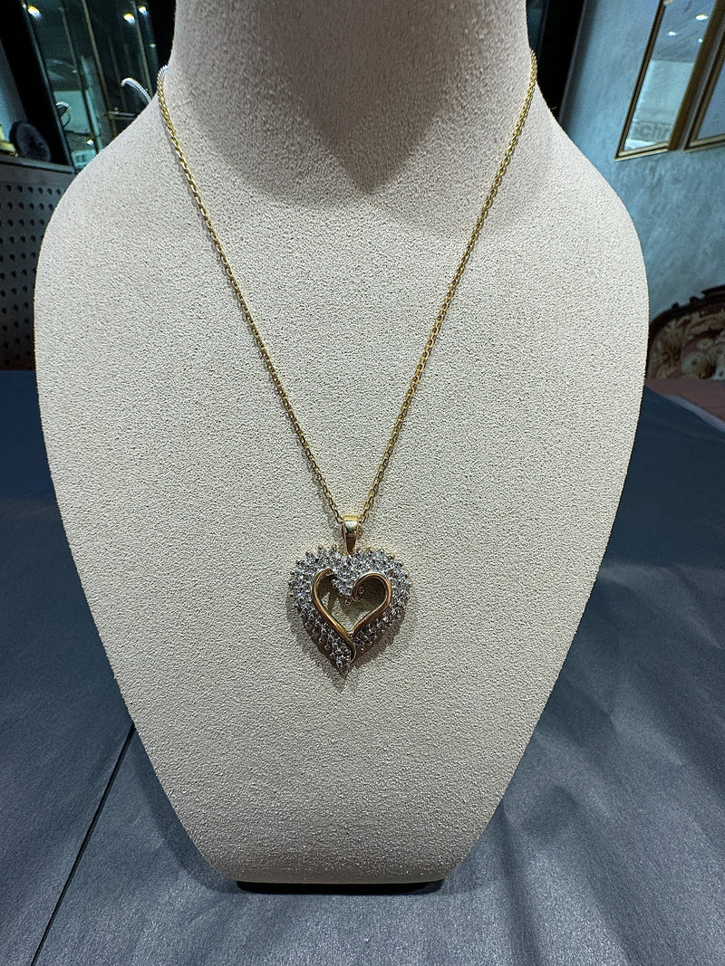 Elegant bicolor heart in 10 carat gold with 67 diamonds