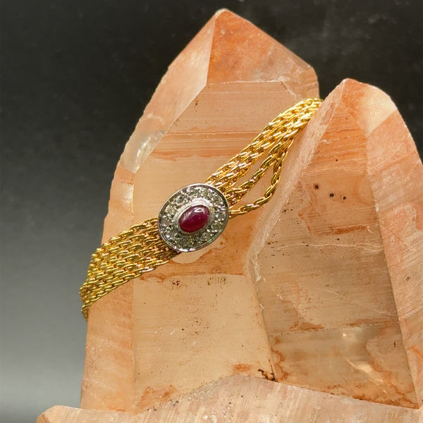 Ausgefallenes Armband in 14 Karat Gelb -und Weißgold mit Diamanten & Rubin