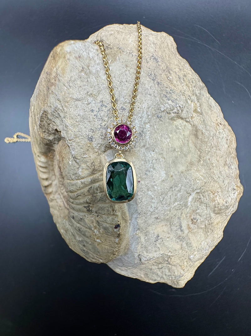 Leuchtender Anhänger in 14 Karat Gelbgold mit Rubin, Turmalin & Brillanten