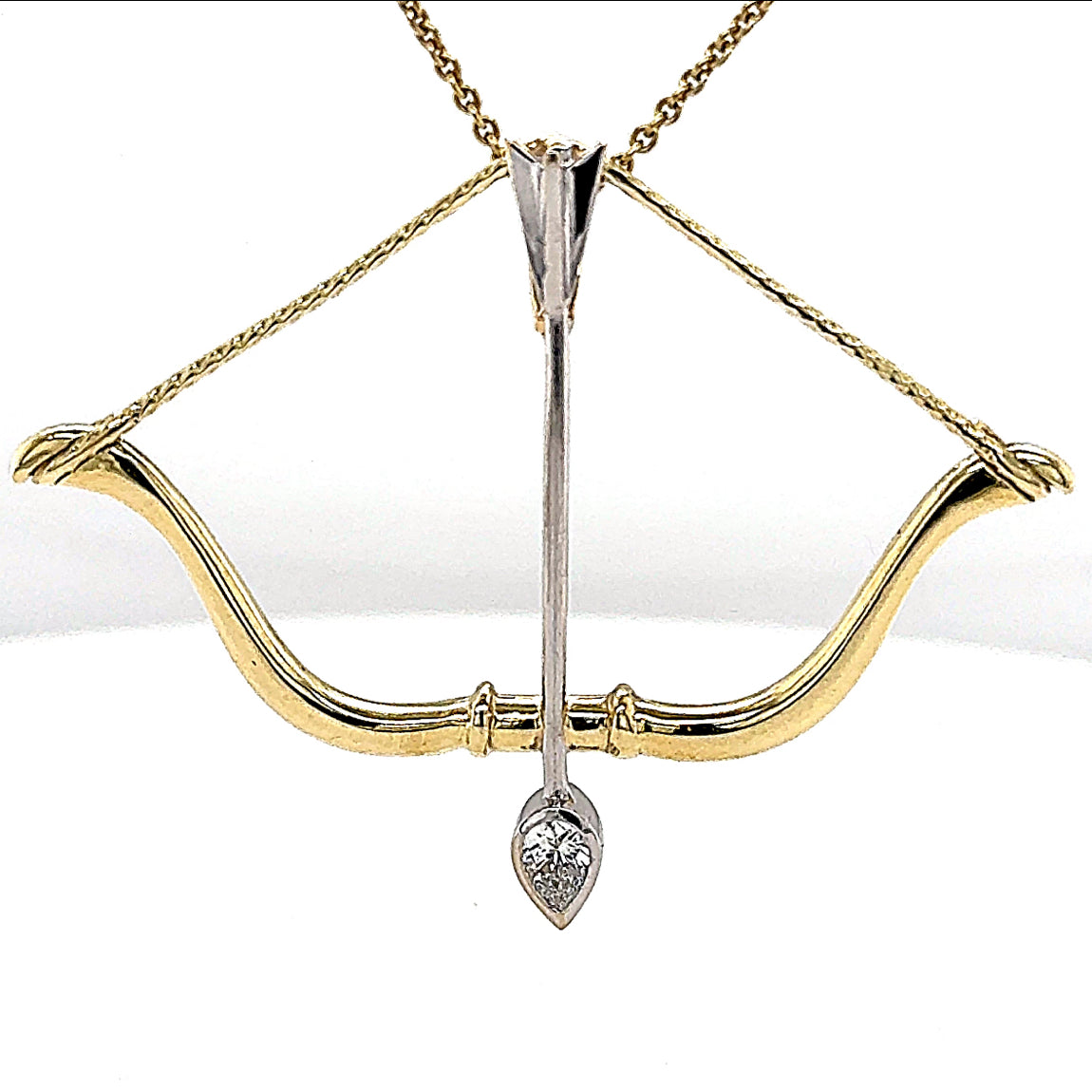Amore Pfeil und Bogen in 14 Karat Gelbgold mit hochfeinen Brillant-Tropfen