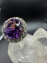 Prunkvoller Cocktailring in 18 Karat Gold mit großem Amethyst & Brillanten