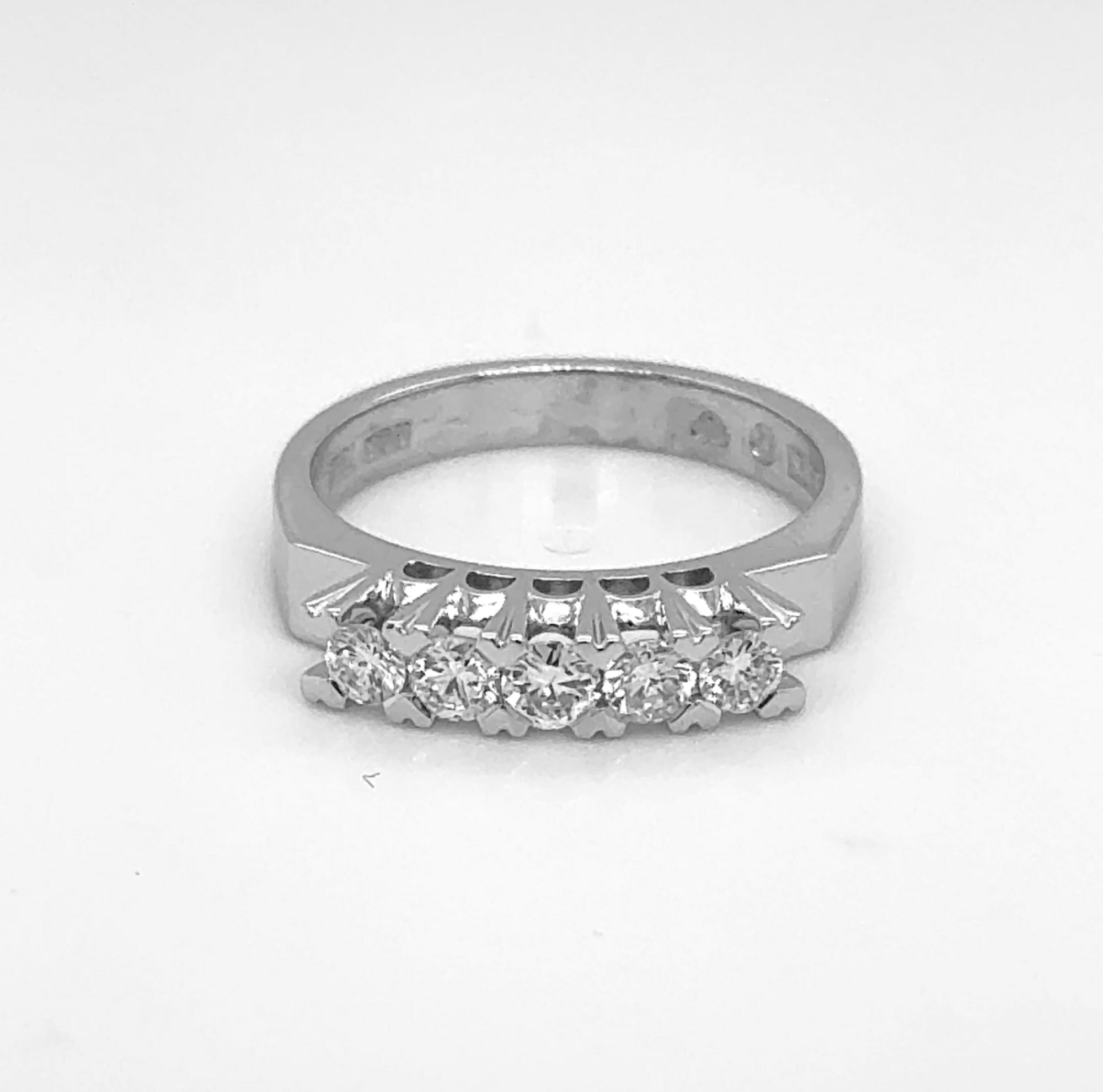 Edler Halbmemory Ring in 18 Karat Weißgold mit hochfeinen Brillanten