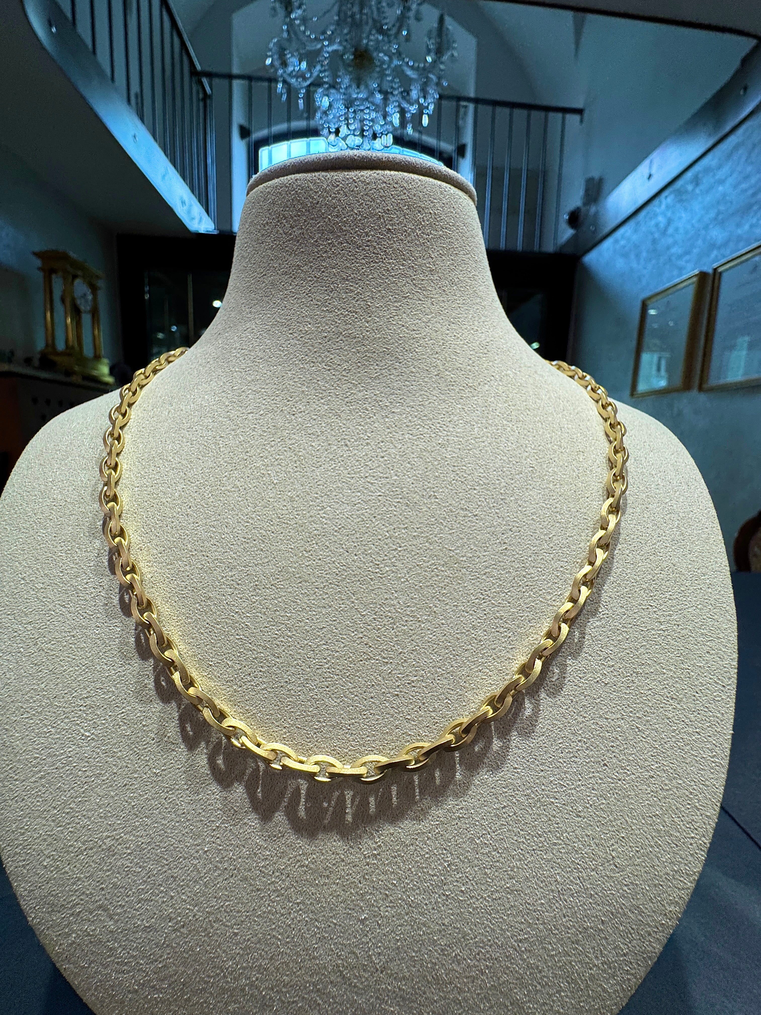Frosted anchor chain in 14k yellow gold with lobster clasp