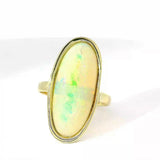 Eleganter Ring in 14 Karat (585) Gelbgold mit großem Opal