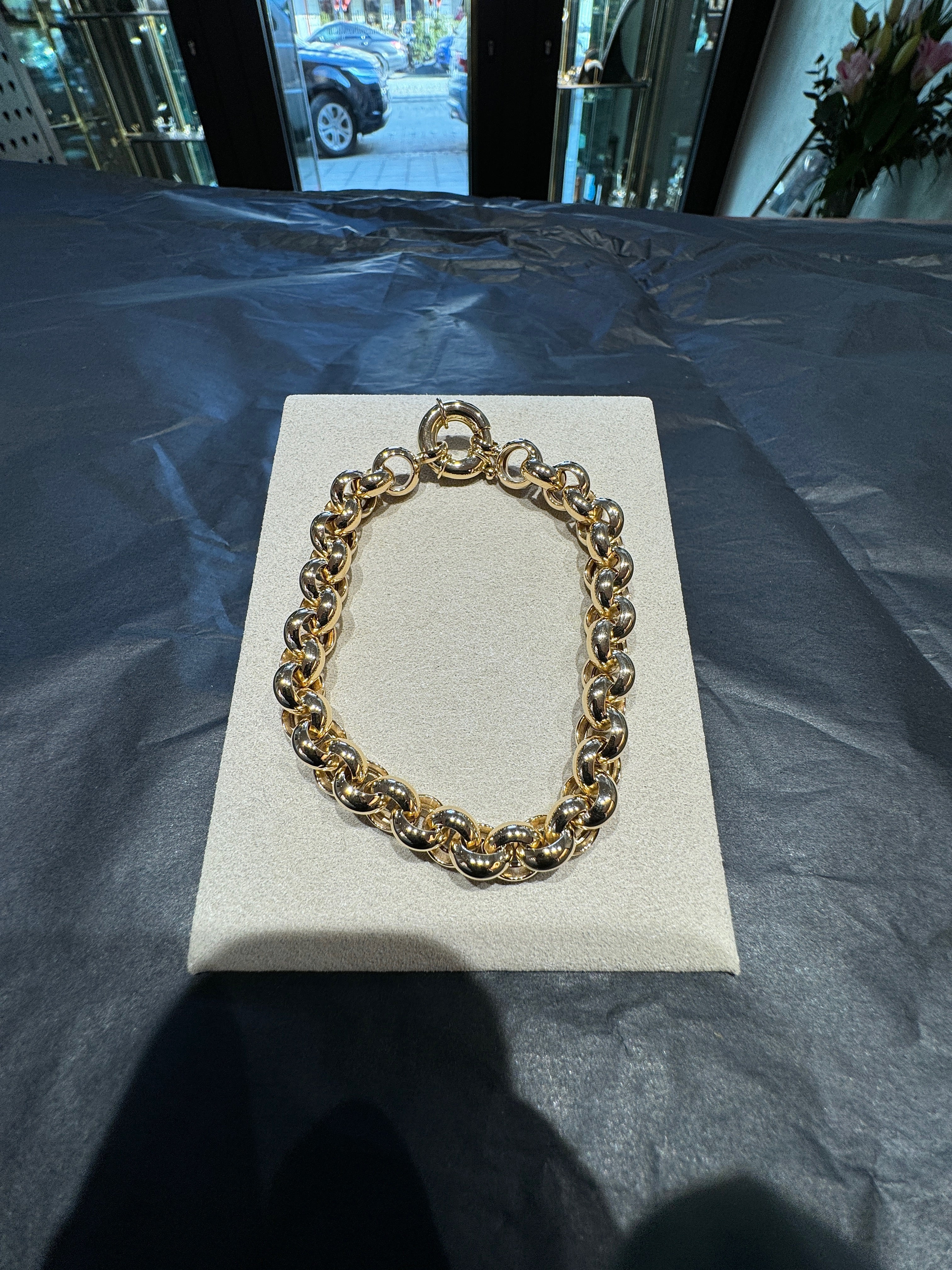 Modern belcher chain bracelet in 14 carat yellow gold with large spring ring clasp