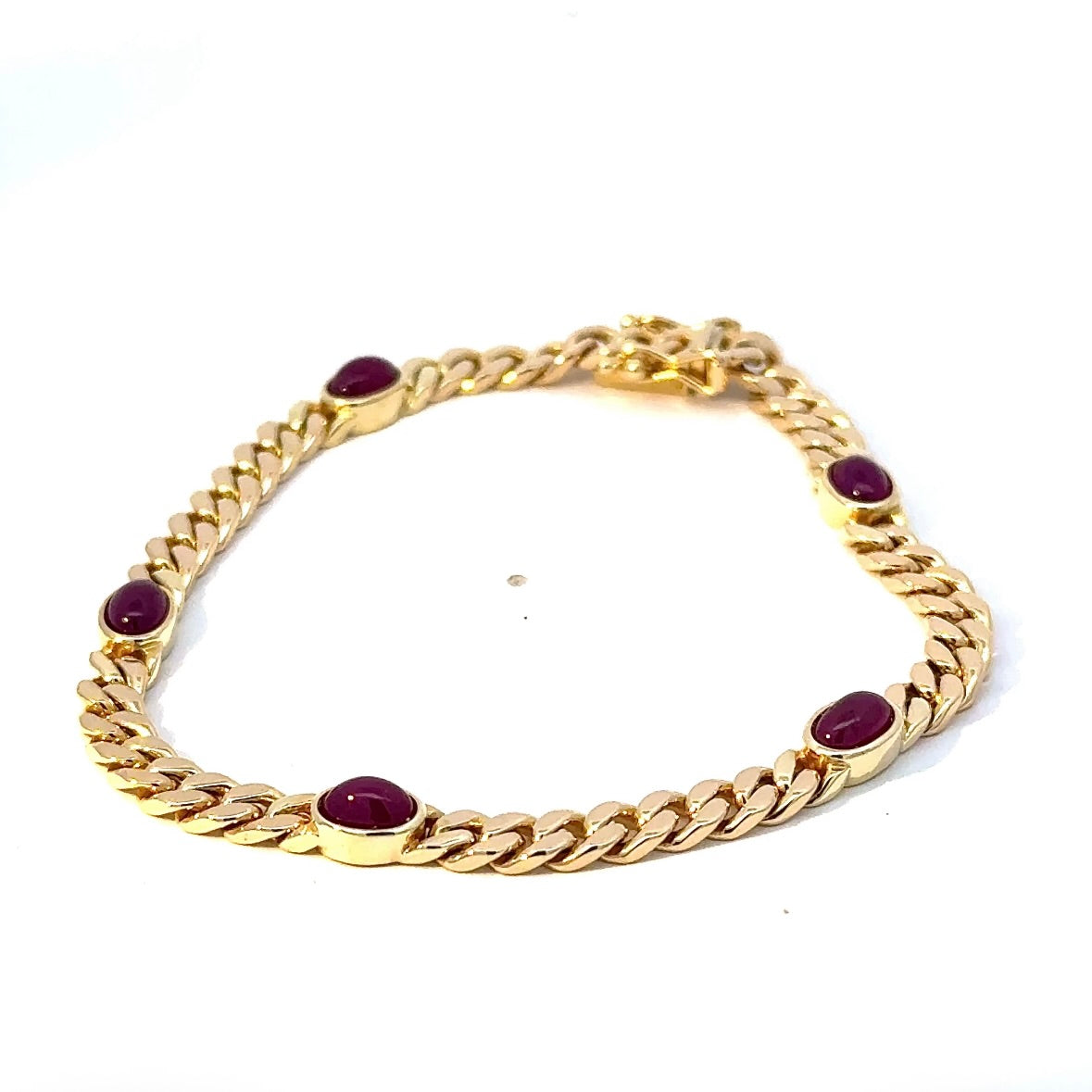 Zeitloses Armband in 14 Karat Gelbgold mit Rubin-Cabochons