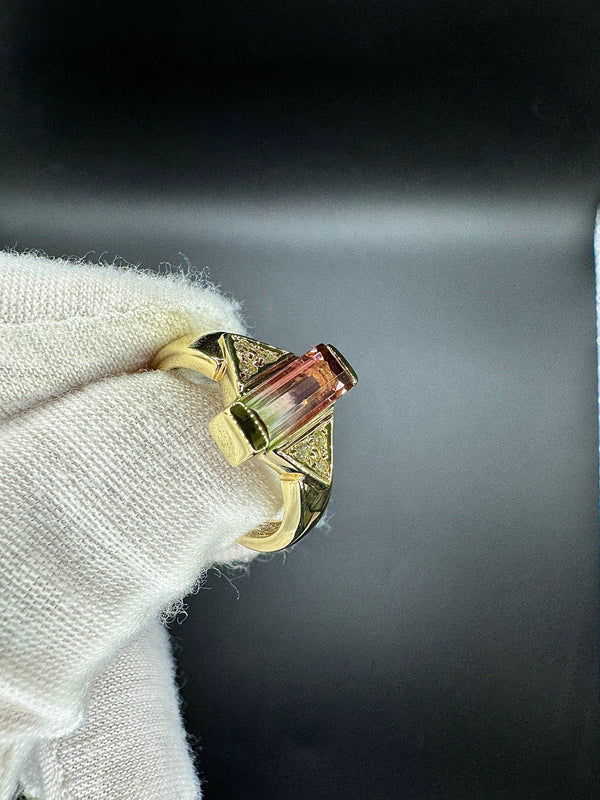 Stilvoller Wassermelonen-Turmalin Ring in 14 Karat Gelbgold mit Brillanten