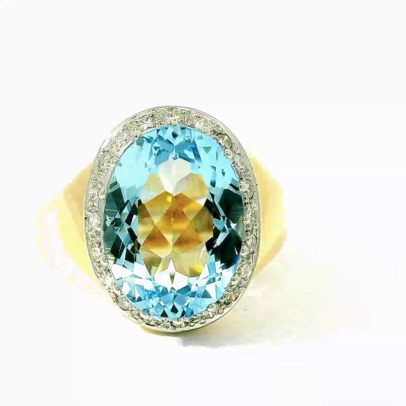 Edler Ring in 18 Karat Gelbgold mit augenreinem Aquamarin & Brillanten