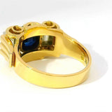 Handgefertigter Ring in 18 Karat Gelbgold mit blauem Saphir & Diamant-Baguettes