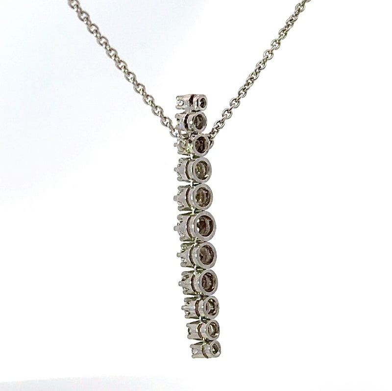 Zeitloses Collier in 14 Karat Weißgold mit feinen Brillanten