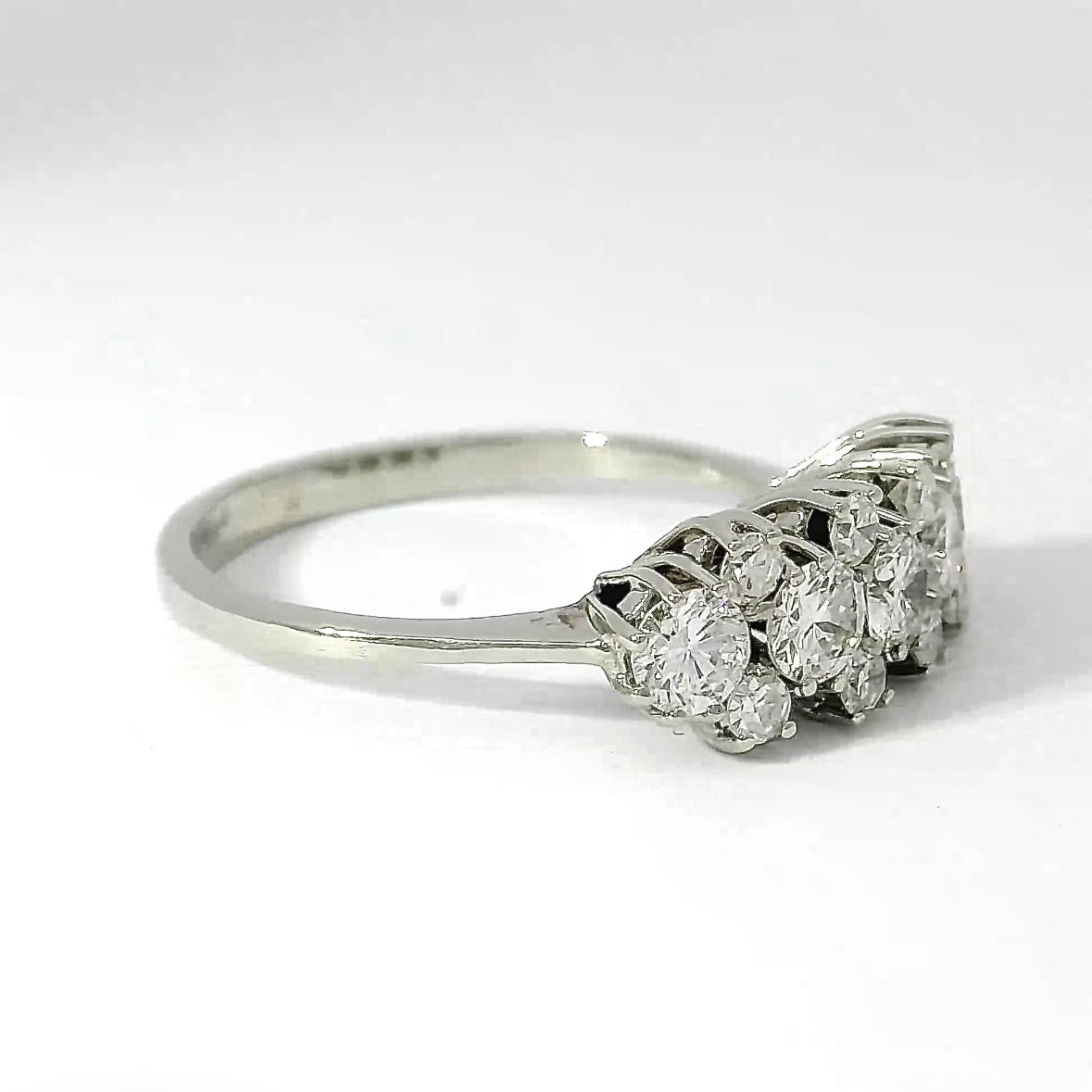 Luminous ring in 18 carat white gold with brilliant-cut & eight-cut diamonds