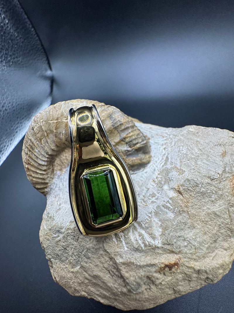 Einmaliger Turmalin Anhänger in 18 Karat Gelb- & Weißgold – Handarbeit aus Augsburg