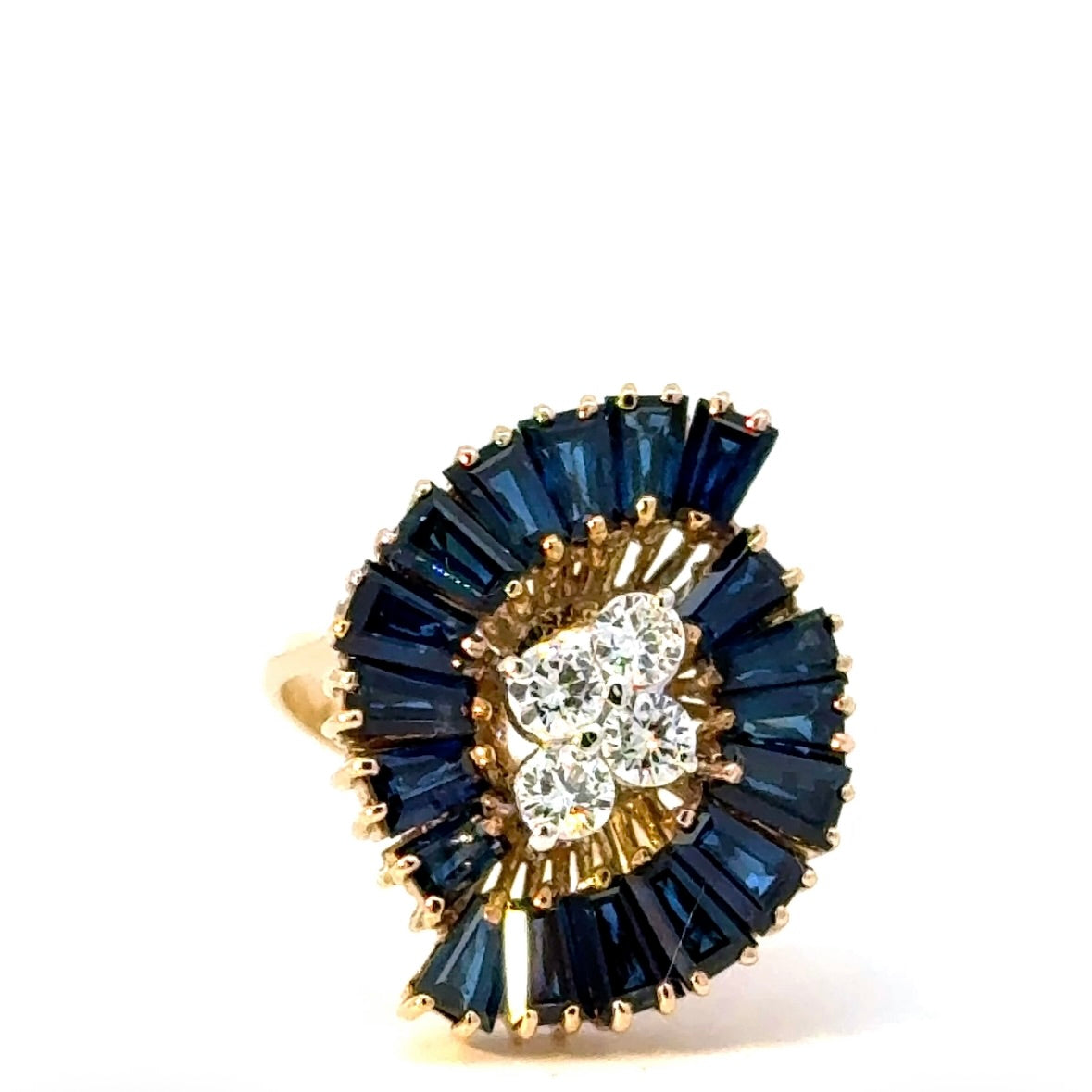 Besonderer Ring in 14 Karat Gelbgold mit feinen Saphiren & Brillanten