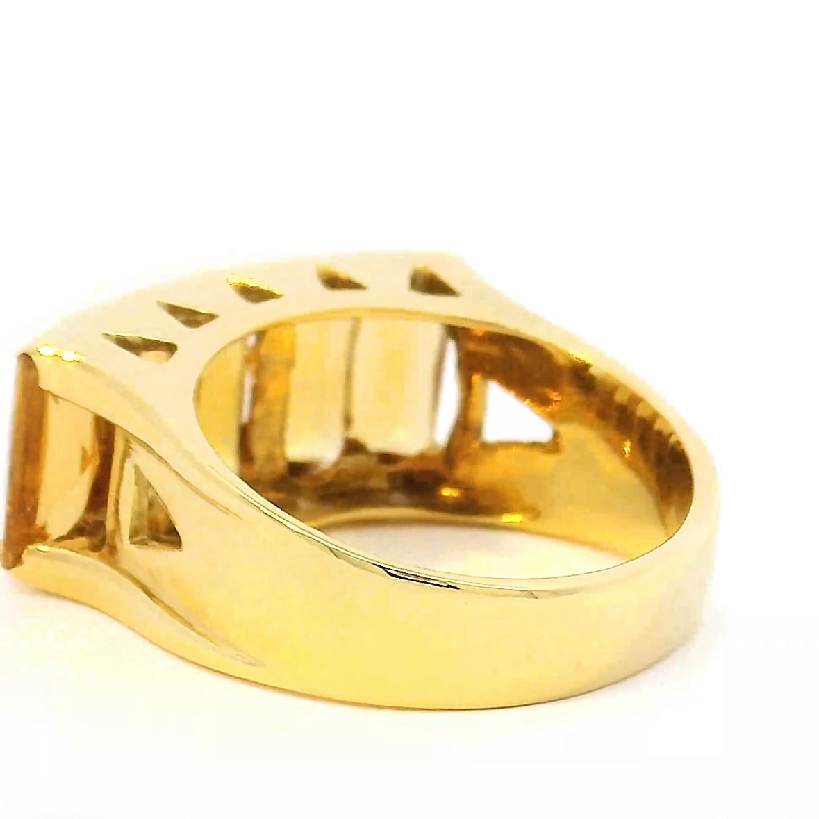 Leuchtender Ring in 18 Karat Gelbgold mit feinen Citrinen