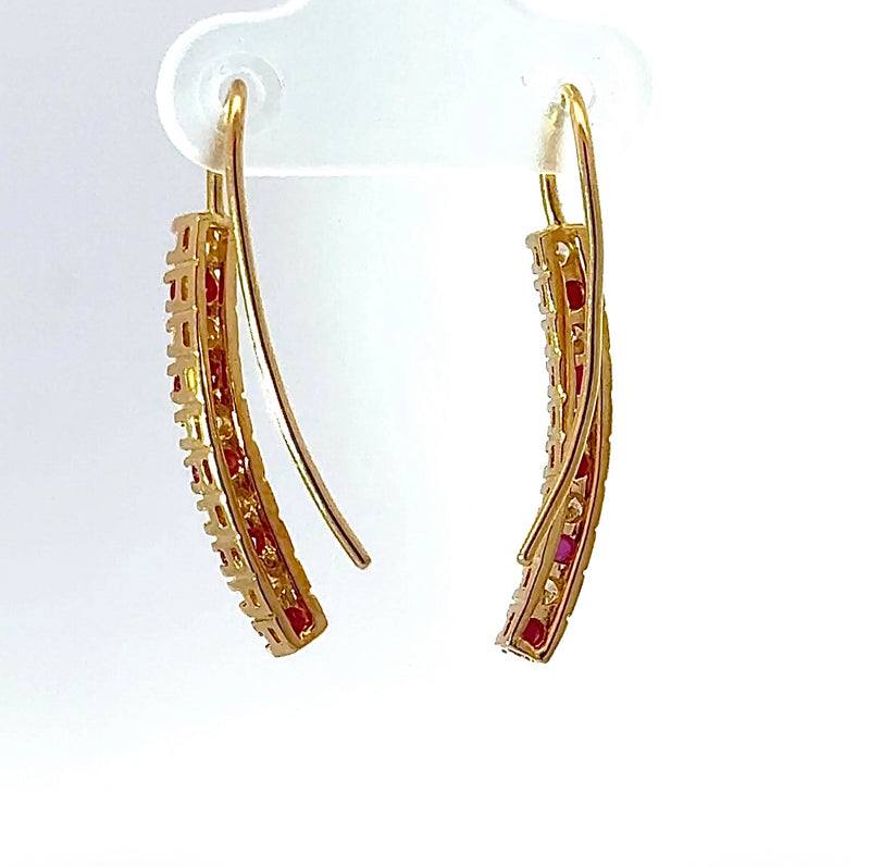 Elegante Hängeohrringe in 18 Karat Gelbgold mit Brillanten & Rubinen