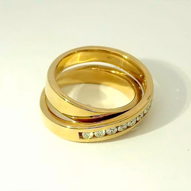 Moderner Design-Ring in 14 Karat Gelbgold mit feinen Brillanten