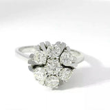 Zeitloser Cocktail Ring in 14 Karat Weißgold mit feinen Brillanten