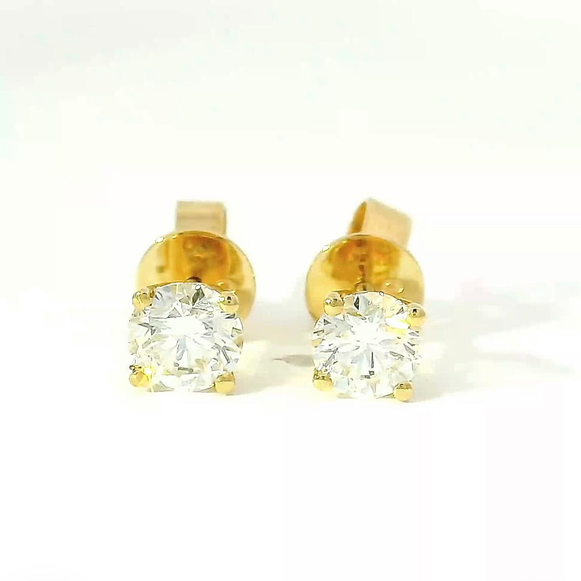 Moderne Brillantstecker in 18 Karat Gelbgold mit hochfeinen Brillanten