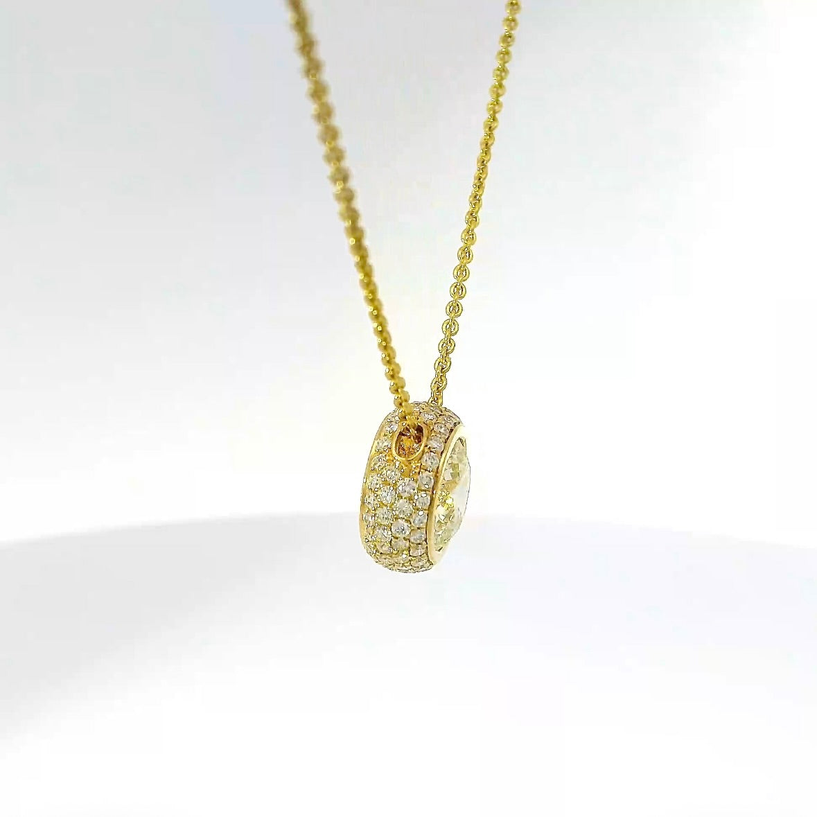Solitaire pendant gold