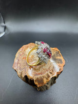 Ausgefallener Cocktailring in 18 Karat Gold mit Rubinen und Brillanten