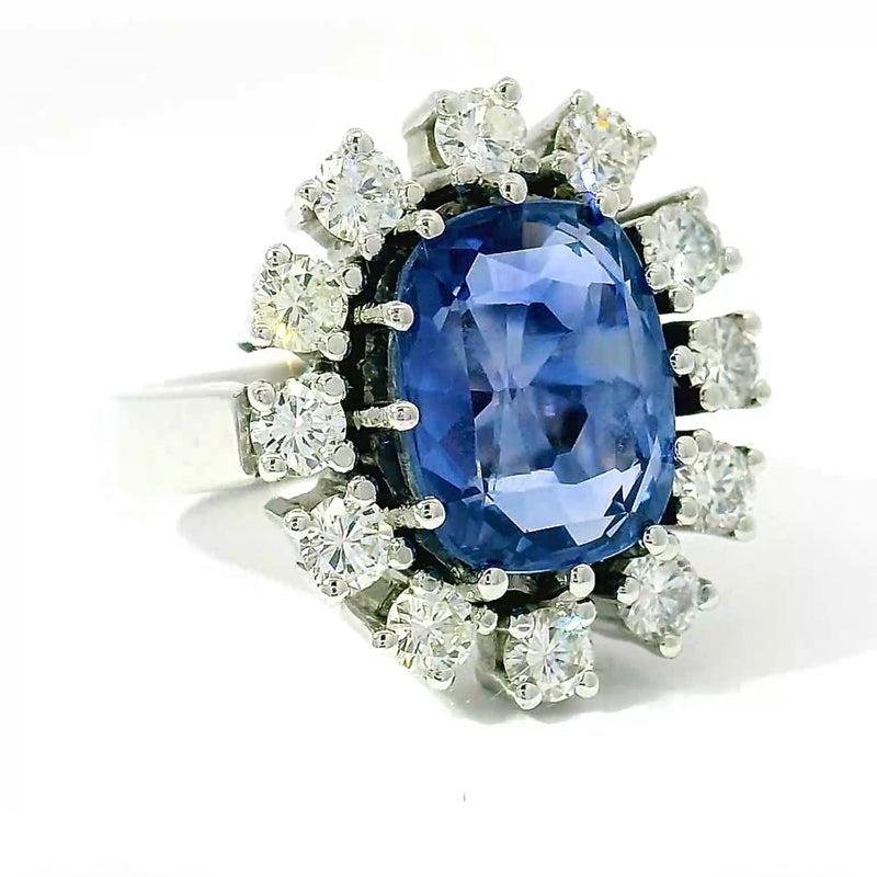 Prunkvoller Entourage Ring in 18 Karat Weißgold mit Saphir & Brillanten