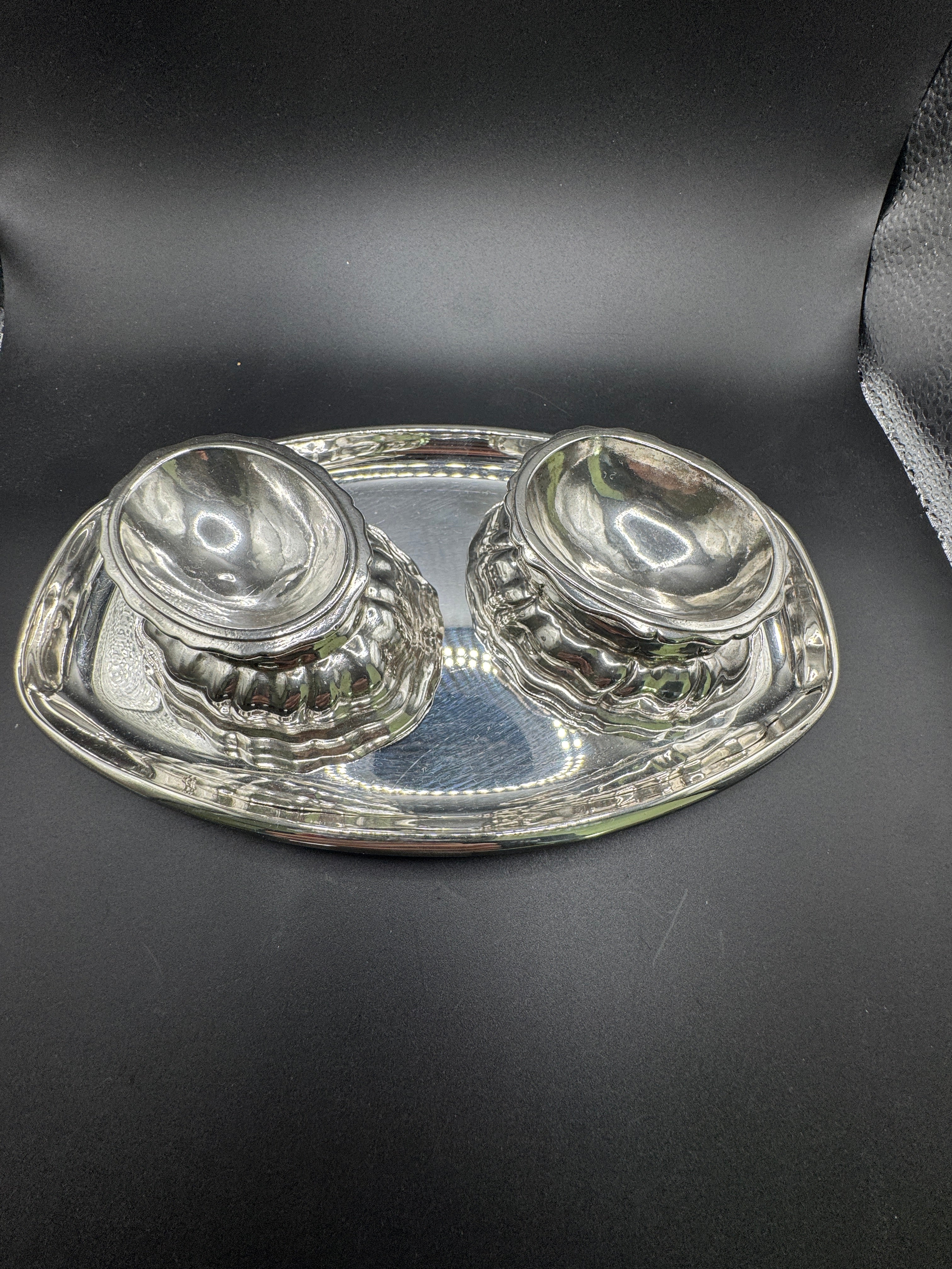Stylish salt & pepper set with tray – in .835 silver