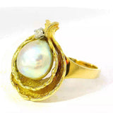 Handgefertigter Ring in 18 Karat Gelbgold mit besonderer Perle & Brillant