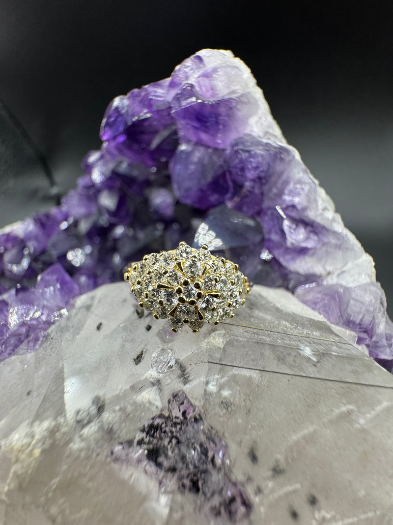 Wirkungsvoller Cocktailring in 18 Karat Gelbgold mit feinen Brillanten