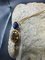 Edler Anhänger in 18 Karat Gelbgold mit hochfeinem Saphir & Fancy Brillant