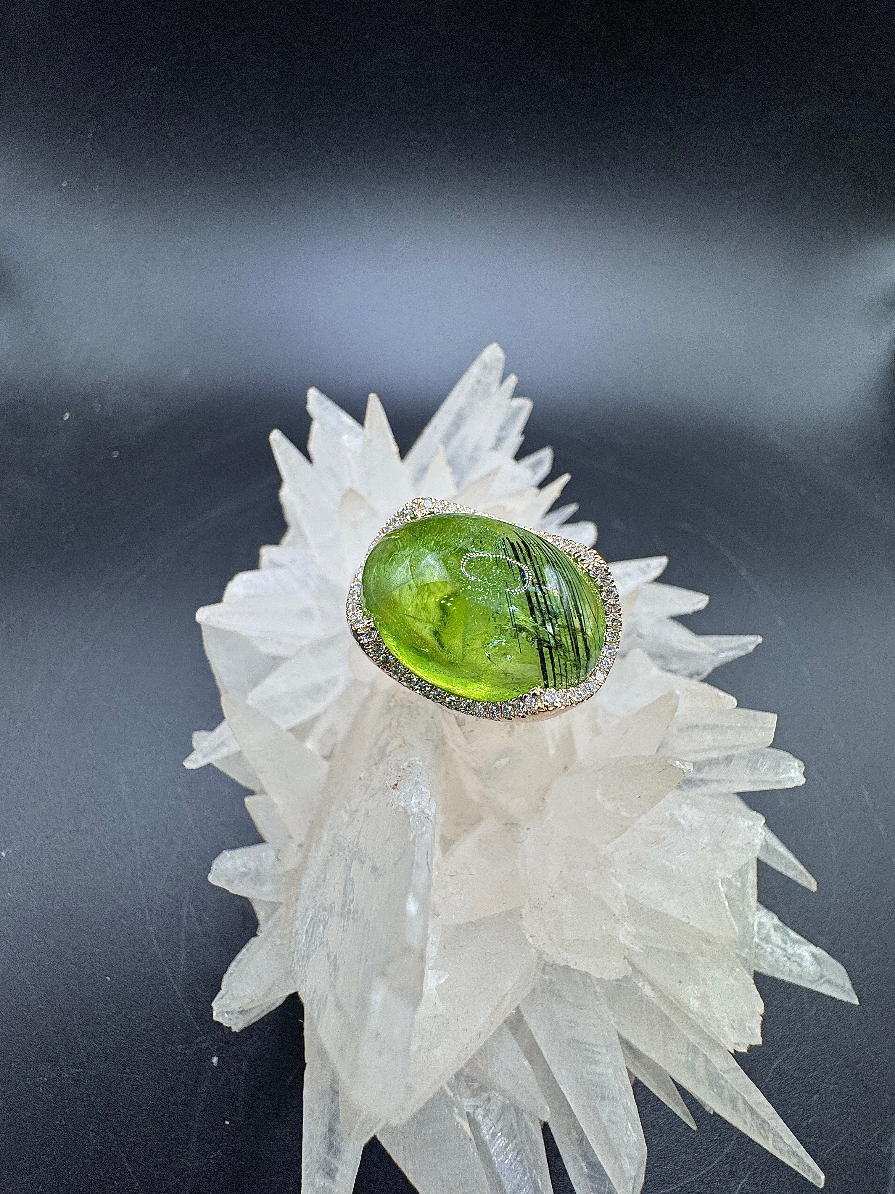 Edler Designerring in 14 Karat Gelbgold mit Peridot & Brillanten