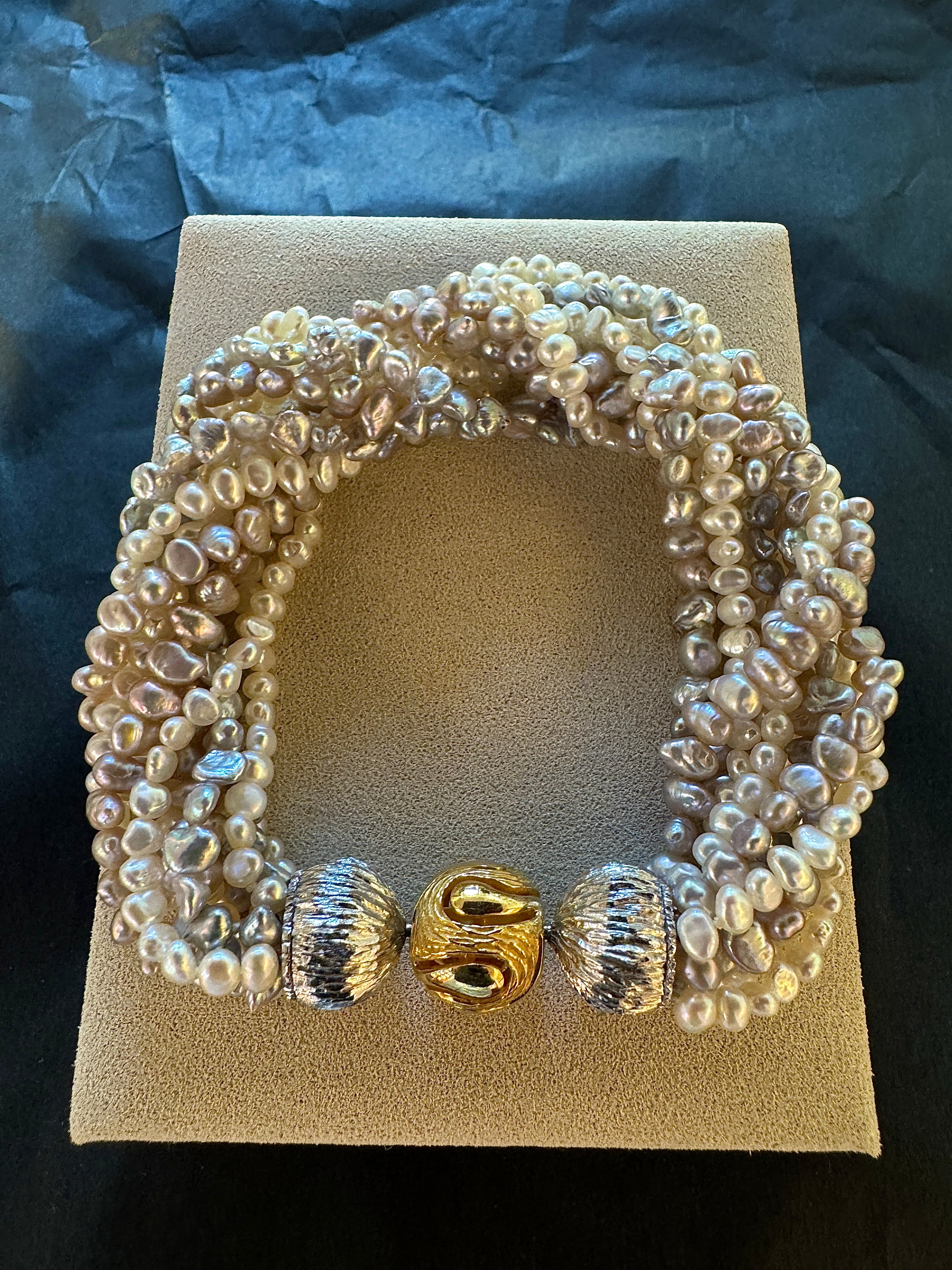 Special Goldbaur pearl bracelet with bayonet clasp in 18 carat gold