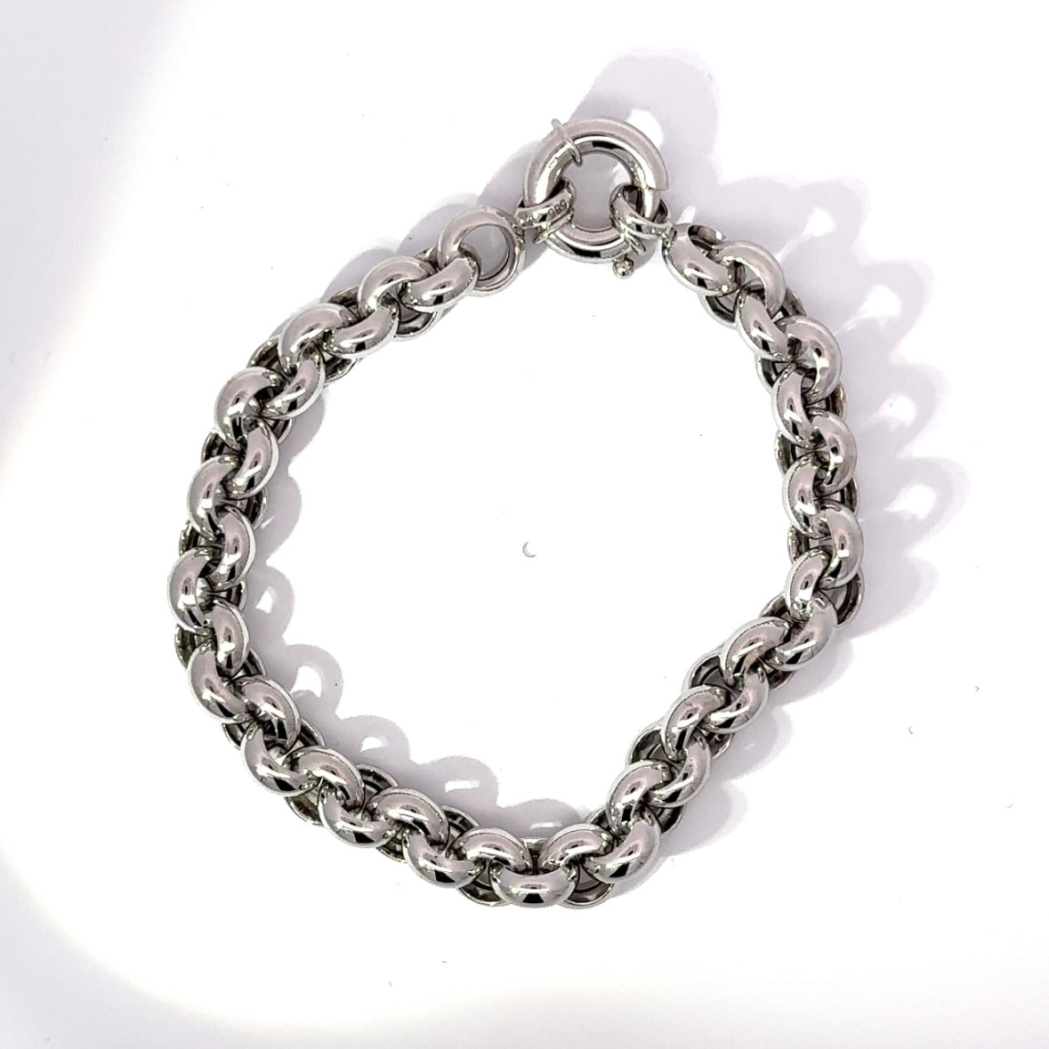Modern curb chain bracelet in 14 karat white gold with large spring ring clasp